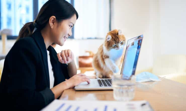 セキュリティ部門はWFH(在宅勤務)を悪用するマルウェアに対処するために時間との闘いを行っている 写真 セキュリティ部門はWFH(在宅勤務)を悪用するマルウェアに対処するために時間との闘いを行っている のページ写真 1